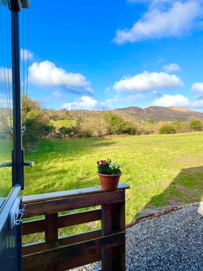 Stepping Stones Glamping Little Red Hotel Bantry Kültér fotó